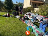 Vide grenier enfants vêtements jouets