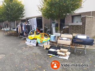 Photo du vide-maison Vide grenier sur parking privatif